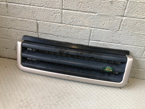 Discovery 2 Front Grille Pre-Facelift Land Rover Blenheim Silver R28105
