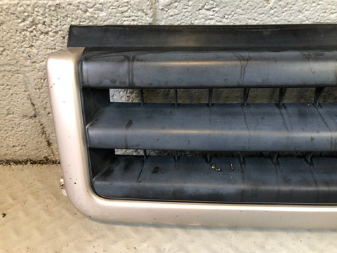 Discovery 2 Front Grille Pre-Facelift Land Rover Blenheim Silver R28105