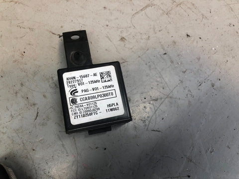 Discovery 4 Key Remotes and Blades with Door Lock Land Rover 2009 to 2014 D28046