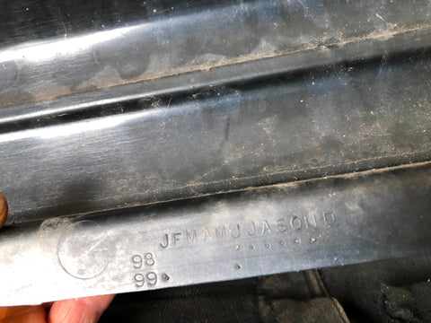 Discovery 2 Front Grille Pre-Facelift Land Rover Blenheim Silver R28105