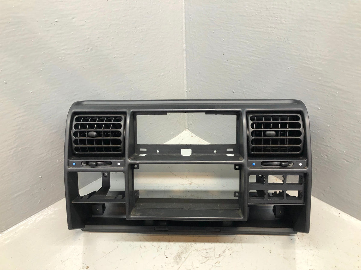 Discovery 2 Centre Air Vents Dashboard Panel Land Rover 2002 to 2004 R19026