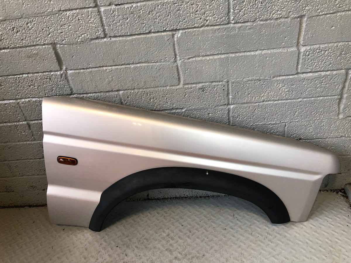 Discovery 2 Front Wing Off Side Blenheim Silver Land Rover 1998 to 2002 R28105
