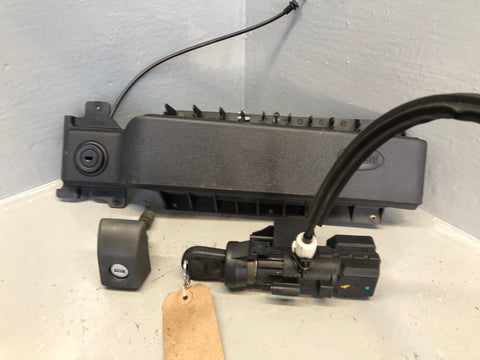 Range Rover L322 Ignition Barrel with Key Lock Set TD6 2002 to 2006 R19095