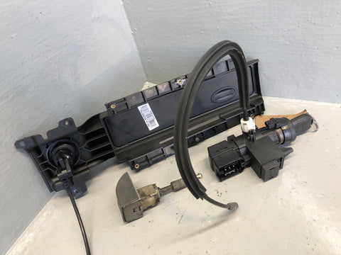 Range Rover L322 Ignition Barrel with Key Lock Set TD6 2002 to 2006 R19095