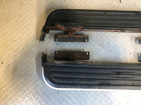 Discovery 3 4 Side Steps Pair Of Black Land Rover 2004 to 2014 L05125