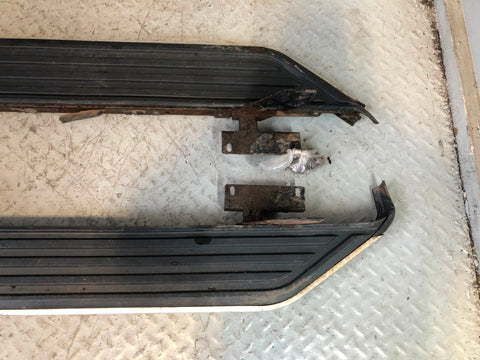 Discovery 3 4 Side Steps Pair Of Black Land Rover 2004 to 2014 L05125