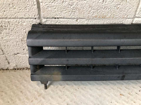 Discovery 2 Front Grille Facelift Land Rover Black 2002 to 2004 R19026