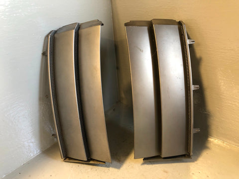 Range Rover L322 Wing Side Grille Vents Standard Grey Pair 2006 to 2013 R17075