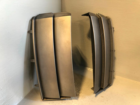 Range Rover L322 Wing Side Grille Vents Standard Grey Pair 2006 to 2013 R17075