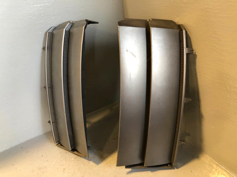 Range Rover L322 Wing Side Grille Vents Standard Grey Pair 2006 to 2013 R17075
