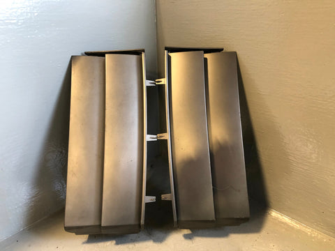 Range Rover L322 Wing Side Grille Vents Standard Grey Pair 2006 to 2013 R17075