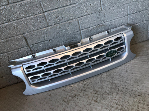Discovery 4 Grille Front Silver Land Rover 2009 to 2016 L05125