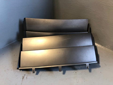 Range Rover L322 Wing Side Grille Vents Standard Grey Pair 2006 to 2013 R17075