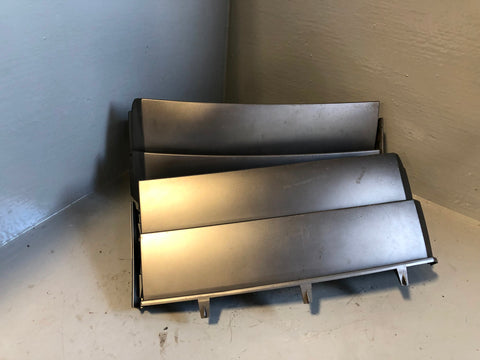 Range Rover L322 Wing Side Grille Vents Standard Grey Pair 2006 to 2013 R17075