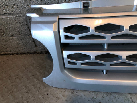 Discovery 4 Grille Front Silver Land Rover 2009 to 2016 L05125