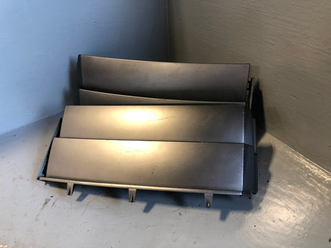 Range Rover L322 Wing Side Grille Vents Standard Grey Pair 2006 to 2013 R17075