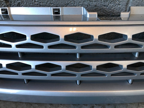 Discovery 4 Grille Front Silver Land Rover 2009 to 2016 L05125