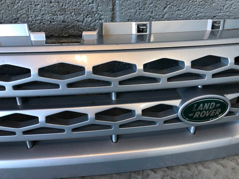 Discovery 4 Grille Front Silver Land Rover 2009 to 2016 L05125