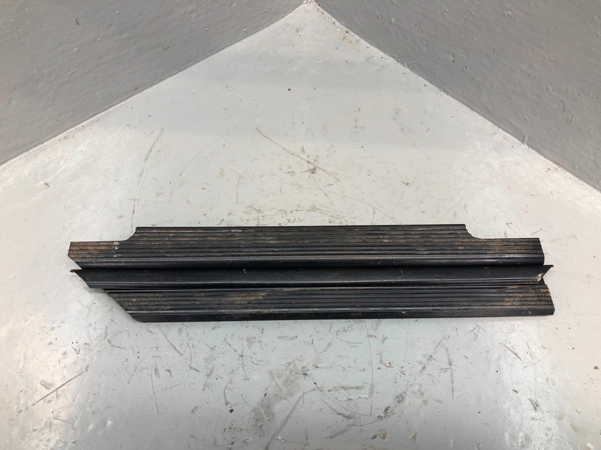 Discovery 2 Sill Trim Interior Near Side Rear Land Rover 1998 to 2004 R19026