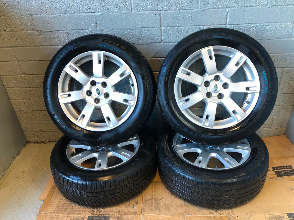 Discovery 4 Alloy Wheels and Tyres 255/55R19 Set of x 4 Land Rover L05125
