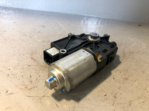 Range Rover L322 Electric Sunroof Motor EGQ000020 2006 to 2009