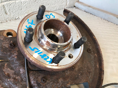 Discovery 3 Hub Near Side Front with ABS Sensor Land Rover 2004 to 2009 K28115