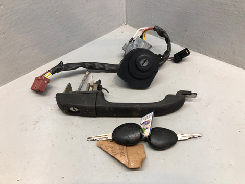 Discovery 2 Ignition Barrel Key and Door Handle Land Rover 1998 to 2004 R28105