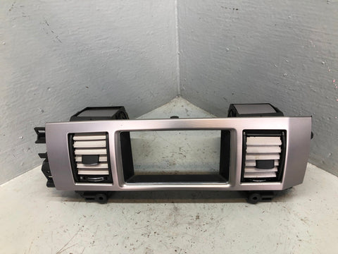 Jaguar XF Dashboard Air Vents Centre 8X23-19K617-BJ / AJ X250 2007 to 2012