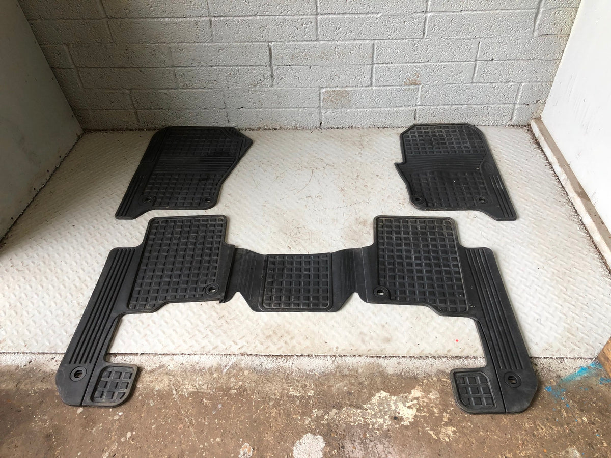 Discovery 3 Floor Mats Rubber Genuine Land Rover 2004 to 2009 D17036