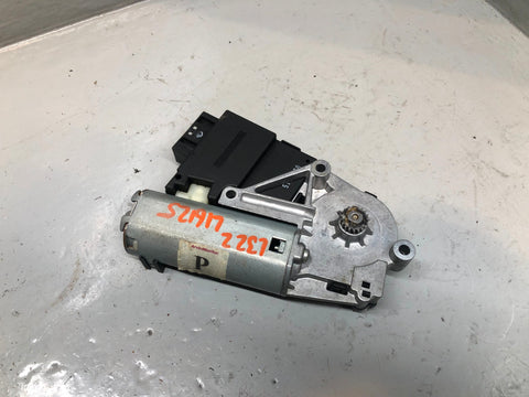 Range Rover L322 Electric Sunroof Motor 67 61 6 910 154 2002 to 2009