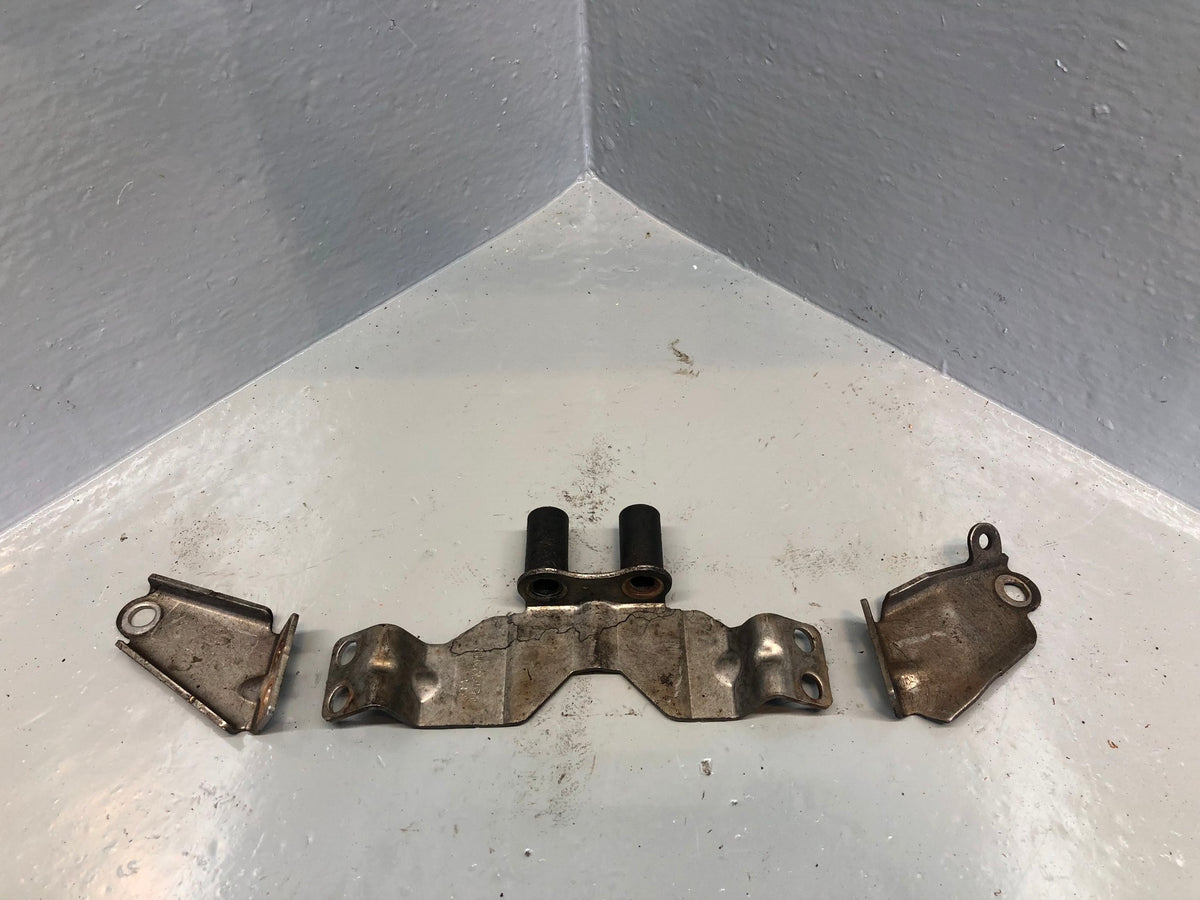 Jaguar XF Exhaust Crossover Link Pipe Bracket 3.0 TDV6 L320 6 Speed