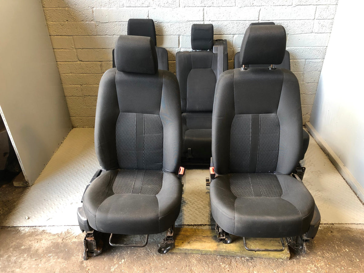 Discovery 4 Seats Cloth Manual x 5 in Black Land Rover 2009 to 2014 K30075