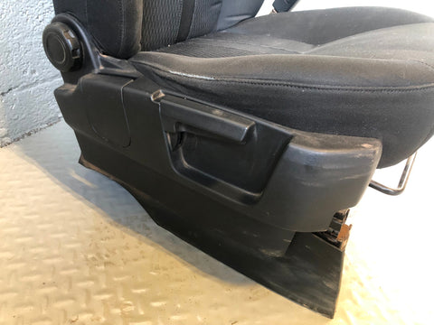 Discovery 4 Seats Cloth Manual x 5 in Black Land Rover 2009 to 2014 K30075