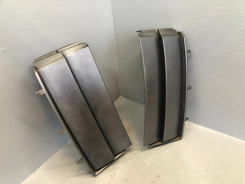 Range Rover L322 Wing Side Grille Vents Standard Grey Pair 2002 to 2013 R19095