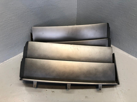 Range Rover L322 Wing Side Grille Vents Standard Grey Pair 2002 to 2013 R19095