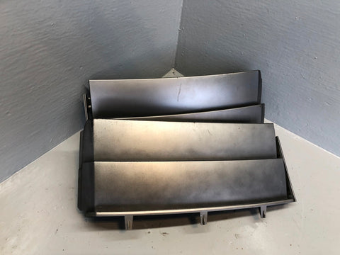Range Rover L322 Wing Side Grille Vents Standard Grey Pair 2002 to 2013 R19095