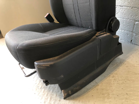 Discovery 4 Seats Cloth Manual x 5 in Black Land Rover 2009 to 2014 K30075