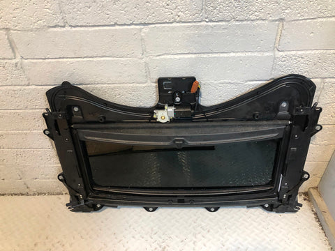 Discovery 4 Sunroof Complete with Motor and Blind Land Rover 2009 to 2016 K17125