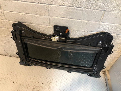 Discovery 4 Sunroof Complete with Motor and Blind Land Rover 2009 to 2016 K17125