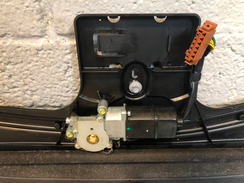 Discovery 4 Sunroof Complete with Motor and Blind Land Rover 2009 to 2016 K17125