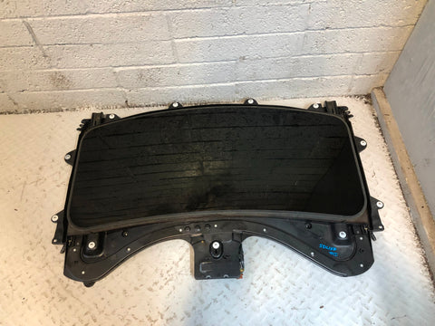 Discovery 4 Sunroof Complete with Motor and Blind Land Rover 2009 to 2016 K17125