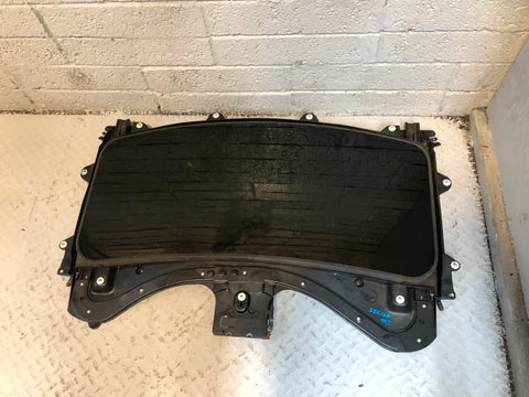 Discovery 4 Sunroof Complete with Motor and Blind Land Rover 2009 to 2016 K17125