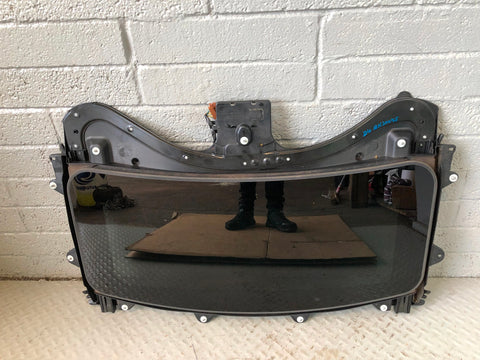 Discovery 4 Sunroof Complete with Motor and Blind Land Rover 2009 to 2016 K30095