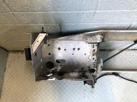 Discovery 2 Slam Front Panel Blenheim Silver Land Rover 1998 to 2002 R28115