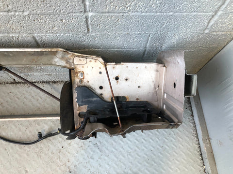 Discovery 2 Slam Front Panel Blenheim Silver Land Rover 1998 to 2002 R28115