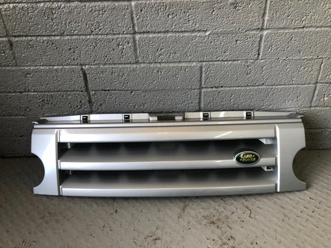 Discovery 3 Grille Front Zermatt Silver Land Rover 2004 to 2009 D26036