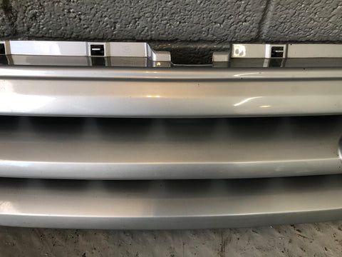 Discovery 3 Grille Front Zermatt Silver Land Rover 2004 to 2009 D26036