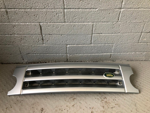 Discovery 3 Grille Front Zermatt Silver Land Rover 2004 to 2009 D26036