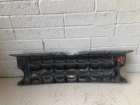 Discovery 3 Grille Front Zermatt Silver Land Rover 2004 to 2009 D26036