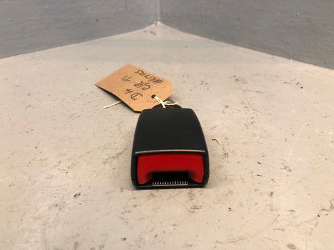 Discovery 4 Seat Belt Buckle Clasp Centre Rear Land Rover 2009 to 2016 Type 1